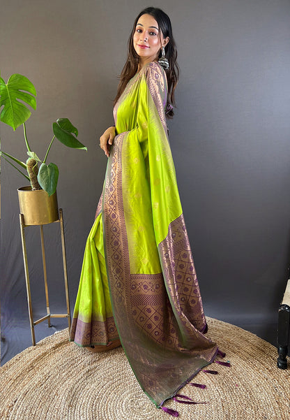 Pure Soft Silk Floral Zari Woven Saree with Contrast Border